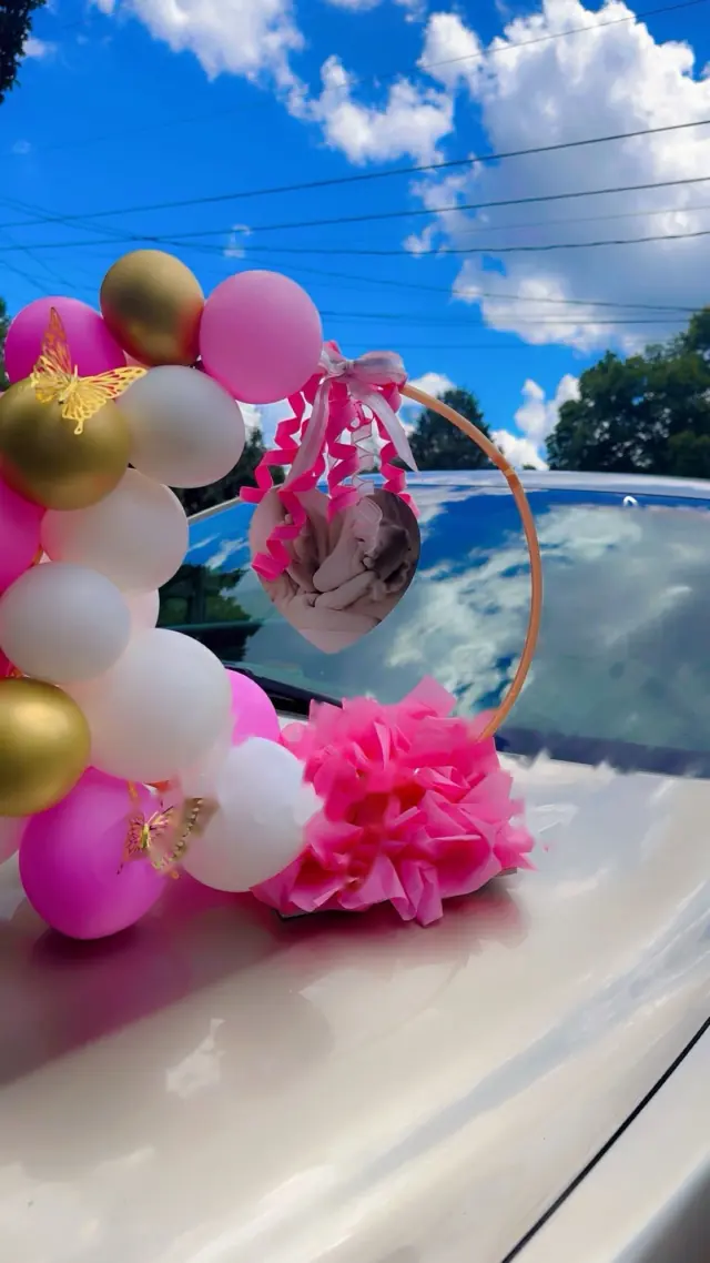 Aro con guirnalda de globos rosas, blancos y dorados